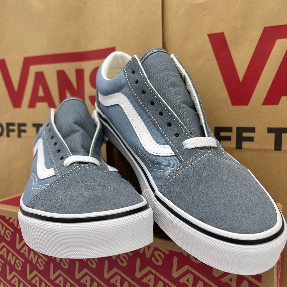 Vans WMNS Old Skool
Color Theory Stormy Weather
VN000D9YRV2 Sneakers s - Picture 5 of 16